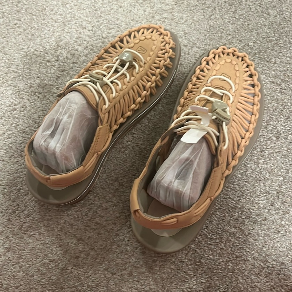 Keen Slippers! Brown Classic color